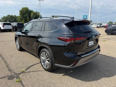 2025 Toyota Highlander Platinum
