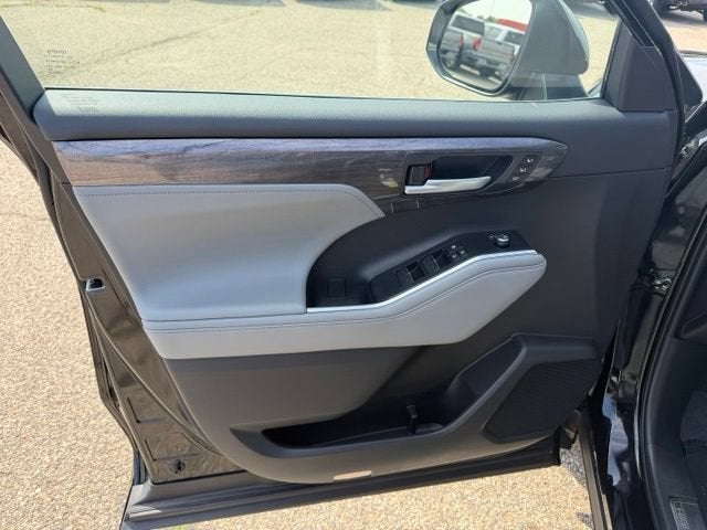 2025 Toyota Highlander Platinum