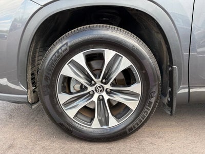 2025 Toyota Highlander XLE