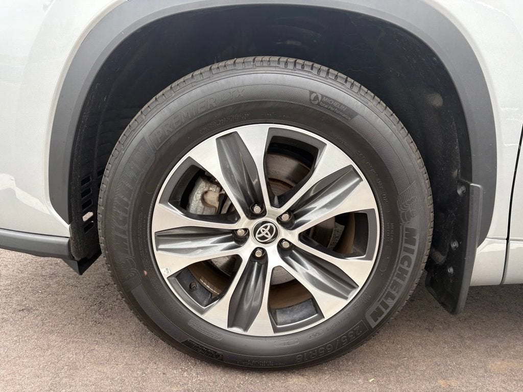 2025 Toyota Highlander XLE