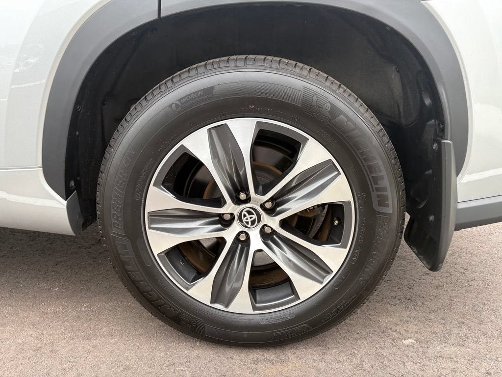 2025 Toyota Highlander XLE