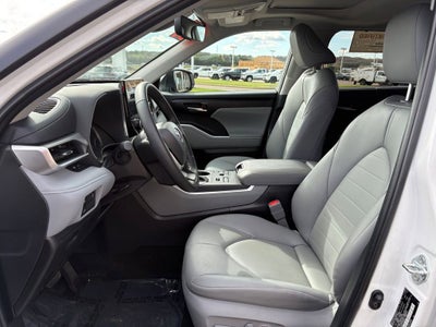 2025 Toyota Highlander XLE