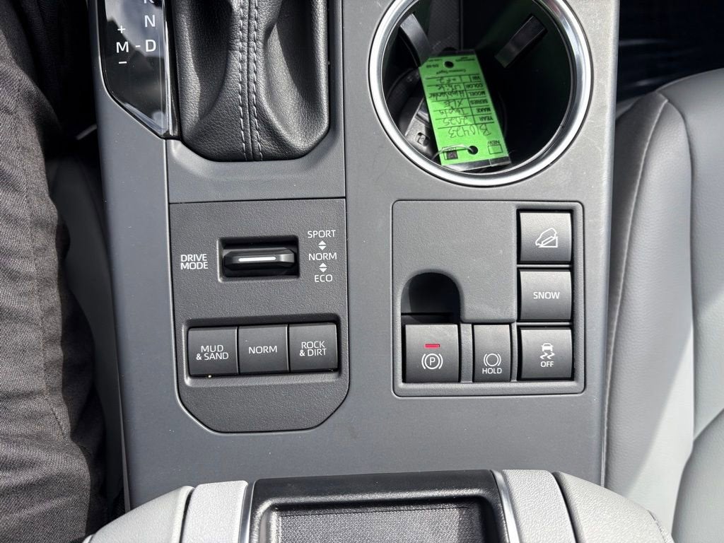 2025 Toyota Highlander XLE