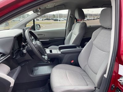 2024 Toyota Sienna LE