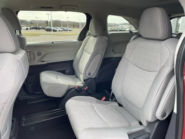 2024 Toyota Sienna LE