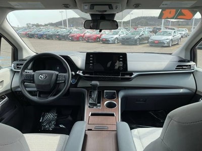 2024 Toyota Sienna LE