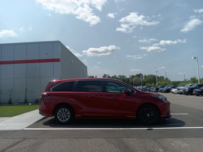 2024 Toyota Sienna LE