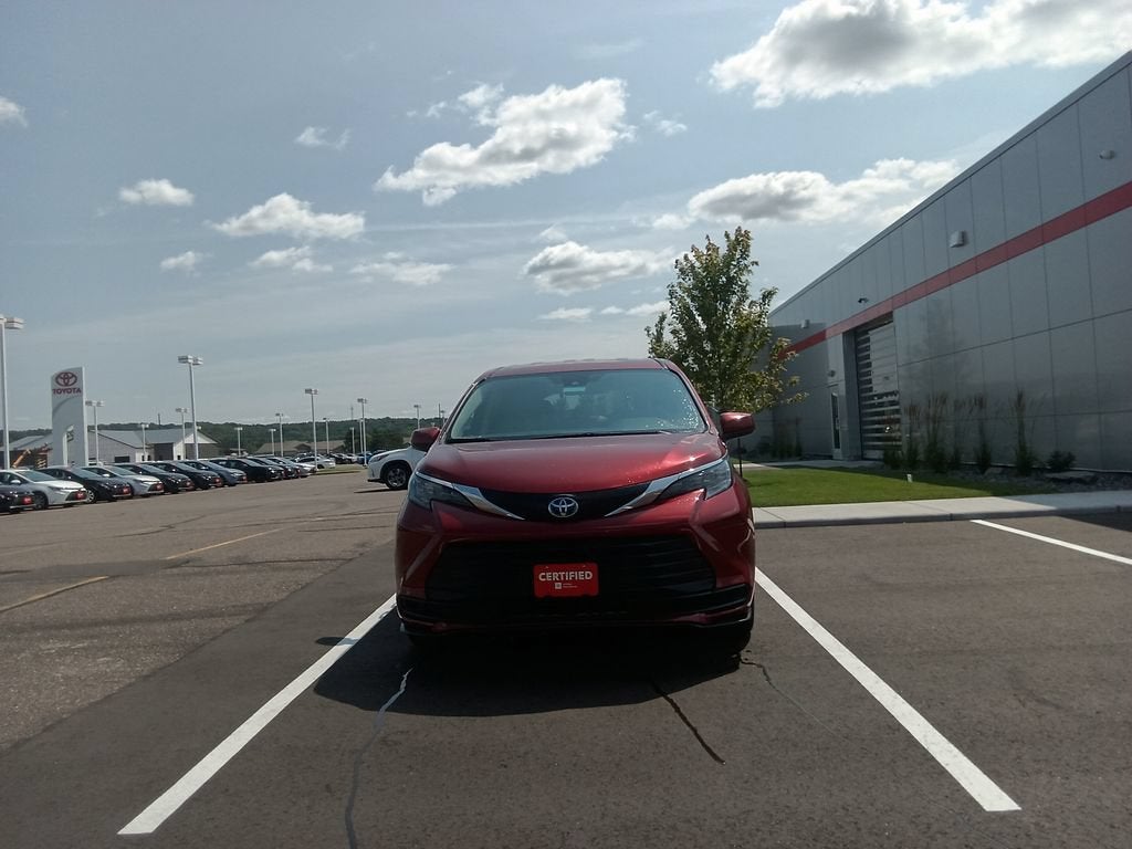2024 Toyota Sienna LE