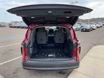 2024 Toyota Sienna LE