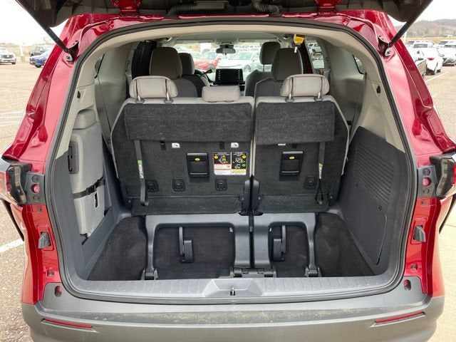 2024 Toyota Sienna LE