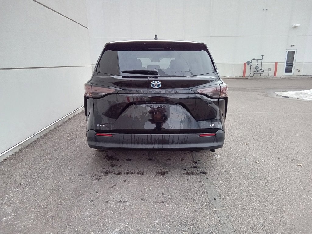 2025 Toyota Sienna LE