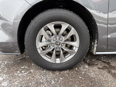 2025 Toyota Sienna XLE