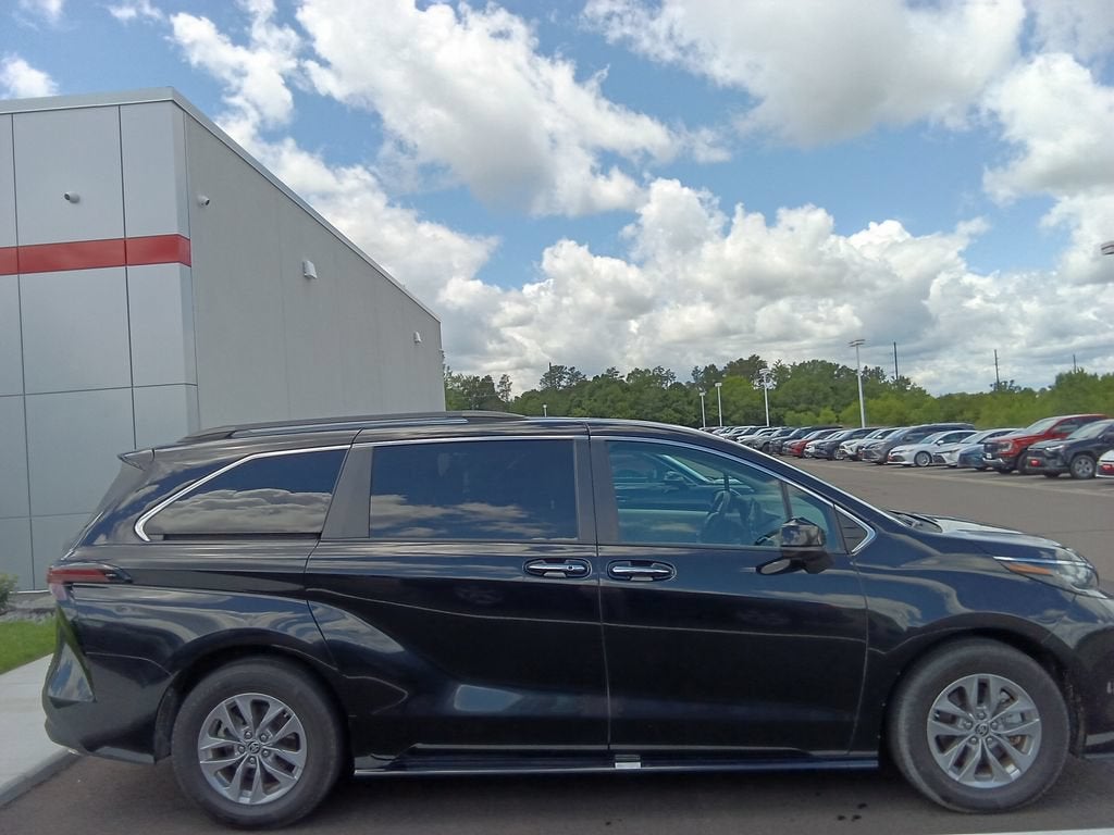 2023 Toyota Sienna XLE