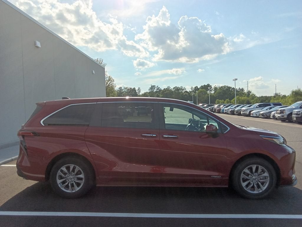 2021 Toyota Sienna XLE