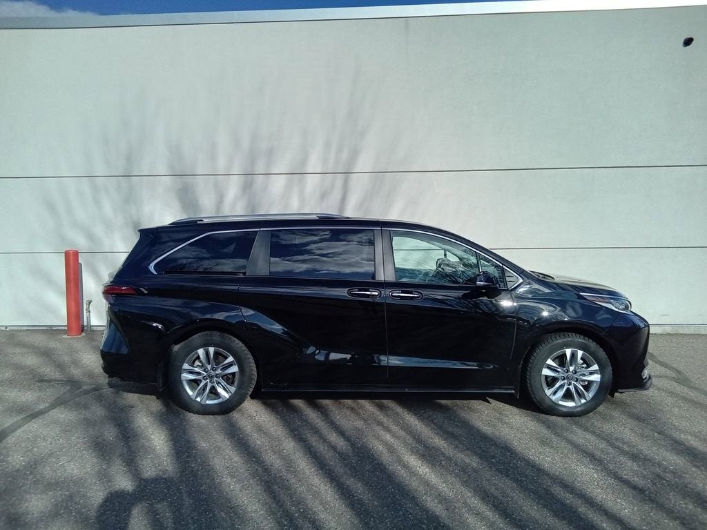 2023 Toyota Sienna Limited