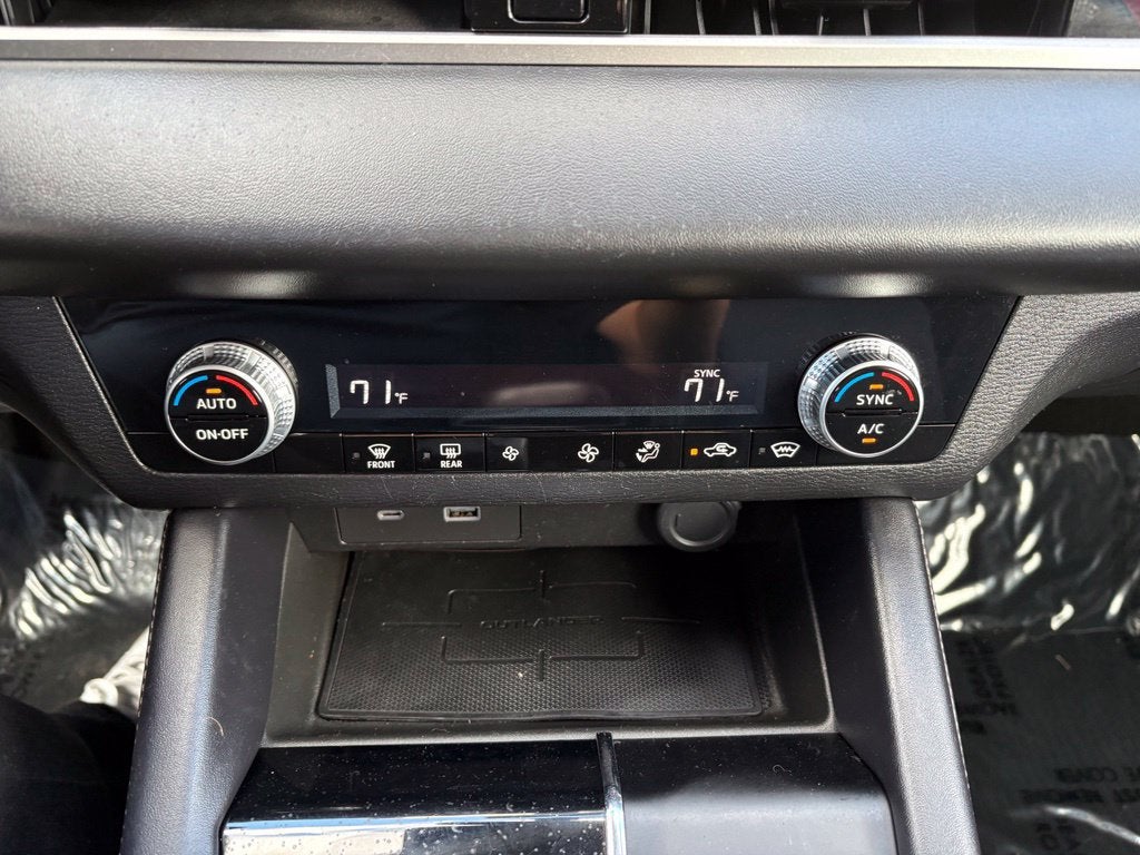 2022 Mitsubishi Outlander ES