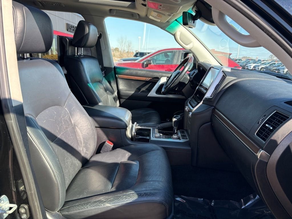 2016 Toyota Land Cruiser Base