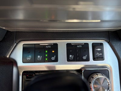 2016 Toyota Land Cruiser Base