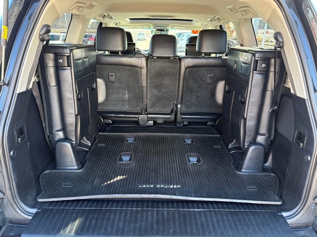 2016 Toyota Land Cruiser Base