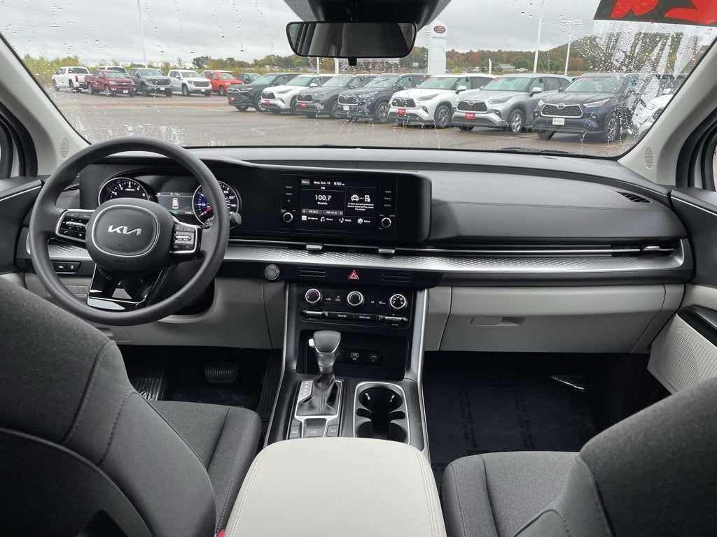 2024 Kia Carnival LX