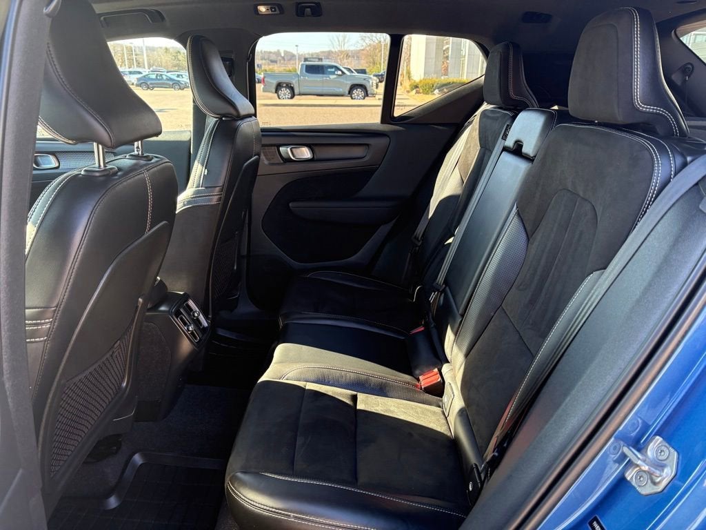 2021 Volvo XC40 R-Design