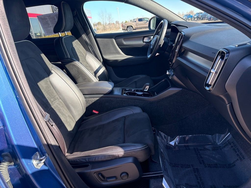 2021 Volvo XC40 R-Design