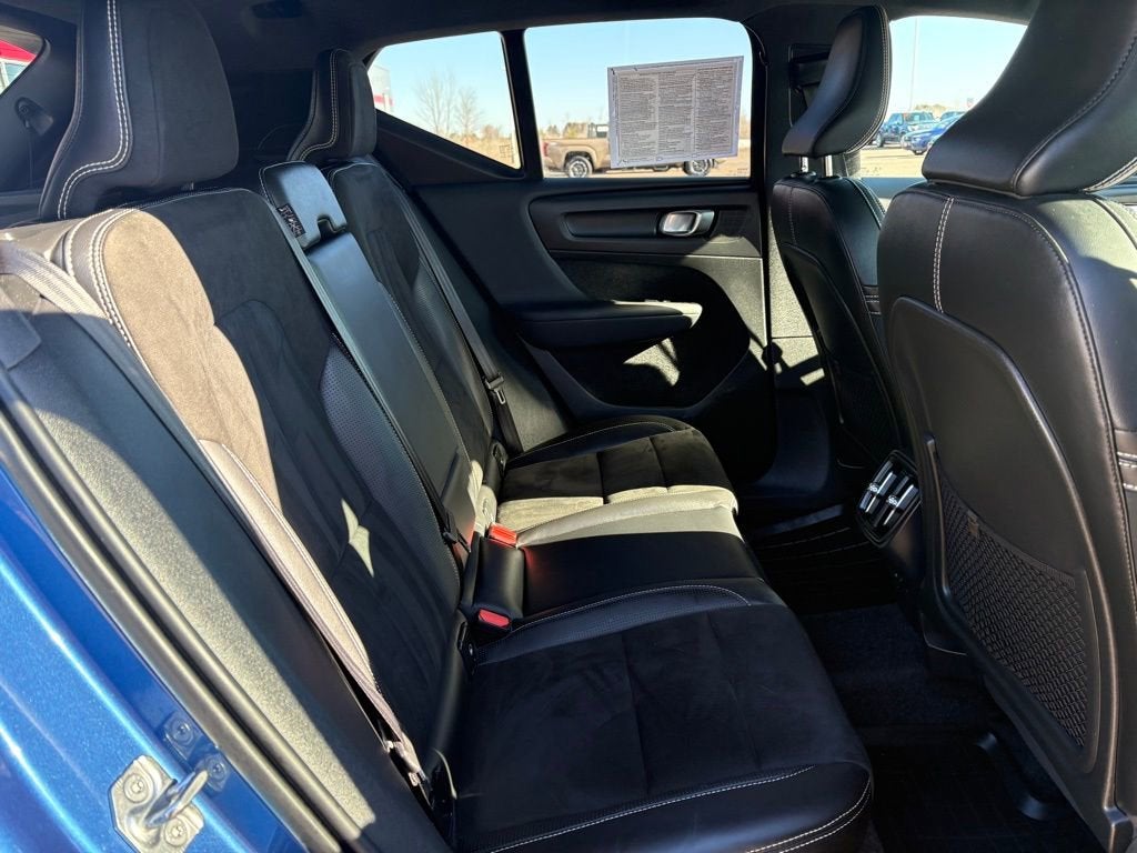 2021 Volvo XC40 R-Design