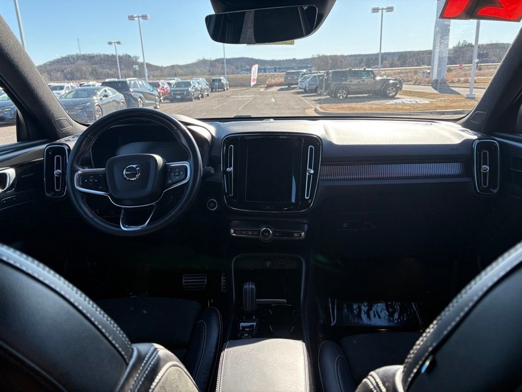 2021 Volvo XC40 R-Design