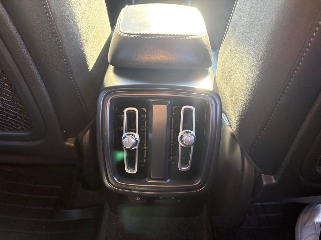 2021 Volvo XC40 R-Design