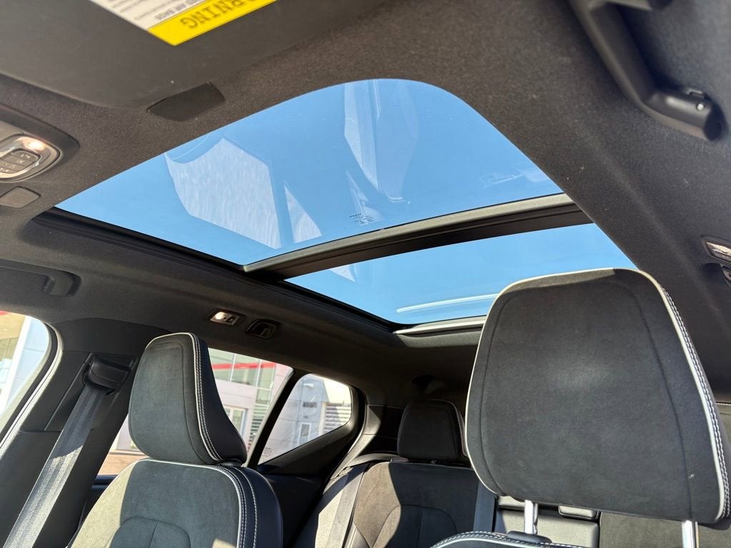 2021 Volvo XC40 R-Design