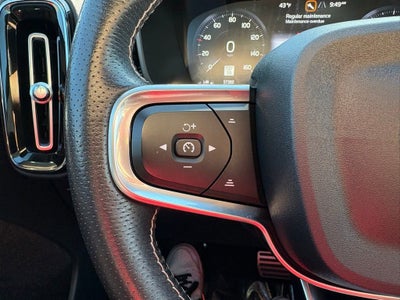 2021 Volvo XC40 R-Design