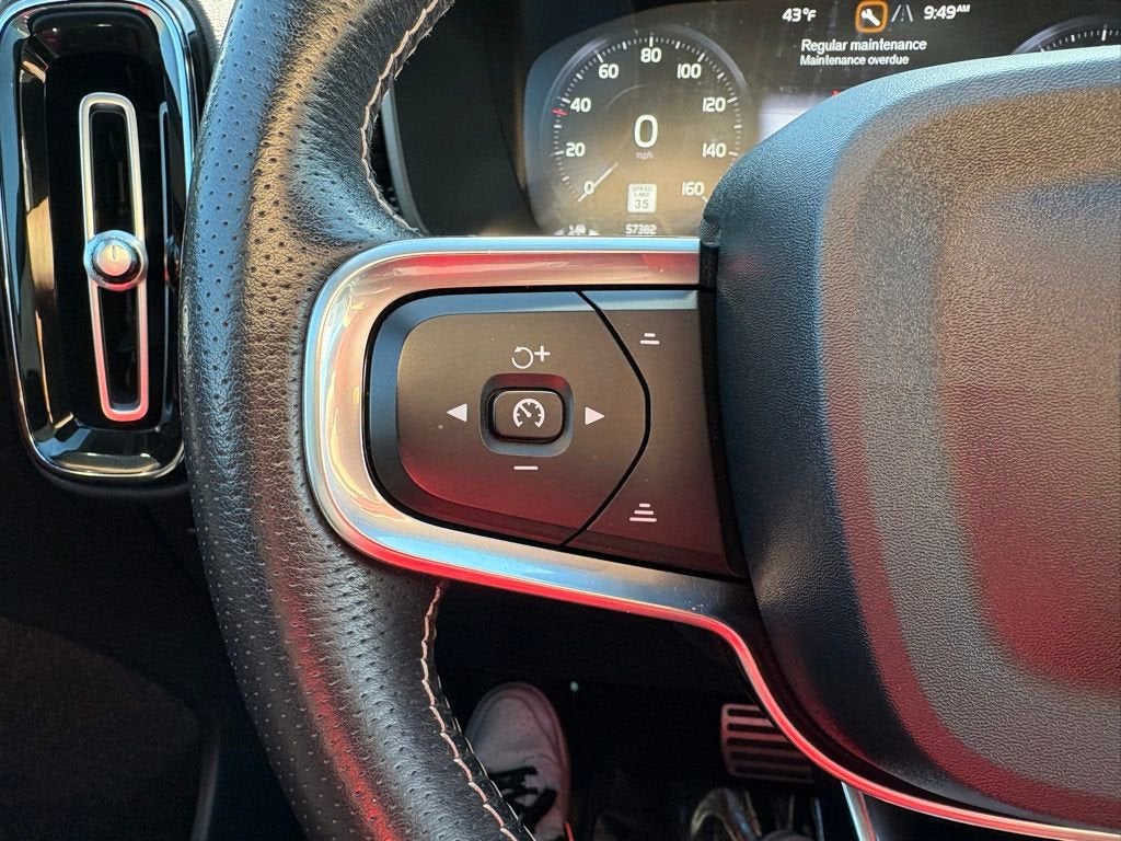 2021 Volvo XC40 R-Design